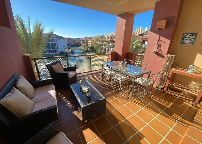 Apartamento Con Terraza Sobre La Marina De Sotogrande
