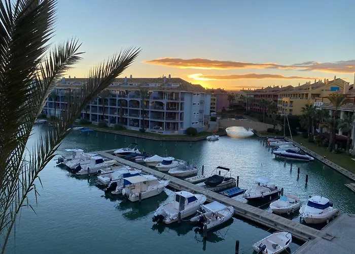 Apartamento Con Terraza Sobre La Marina De Sotogrande