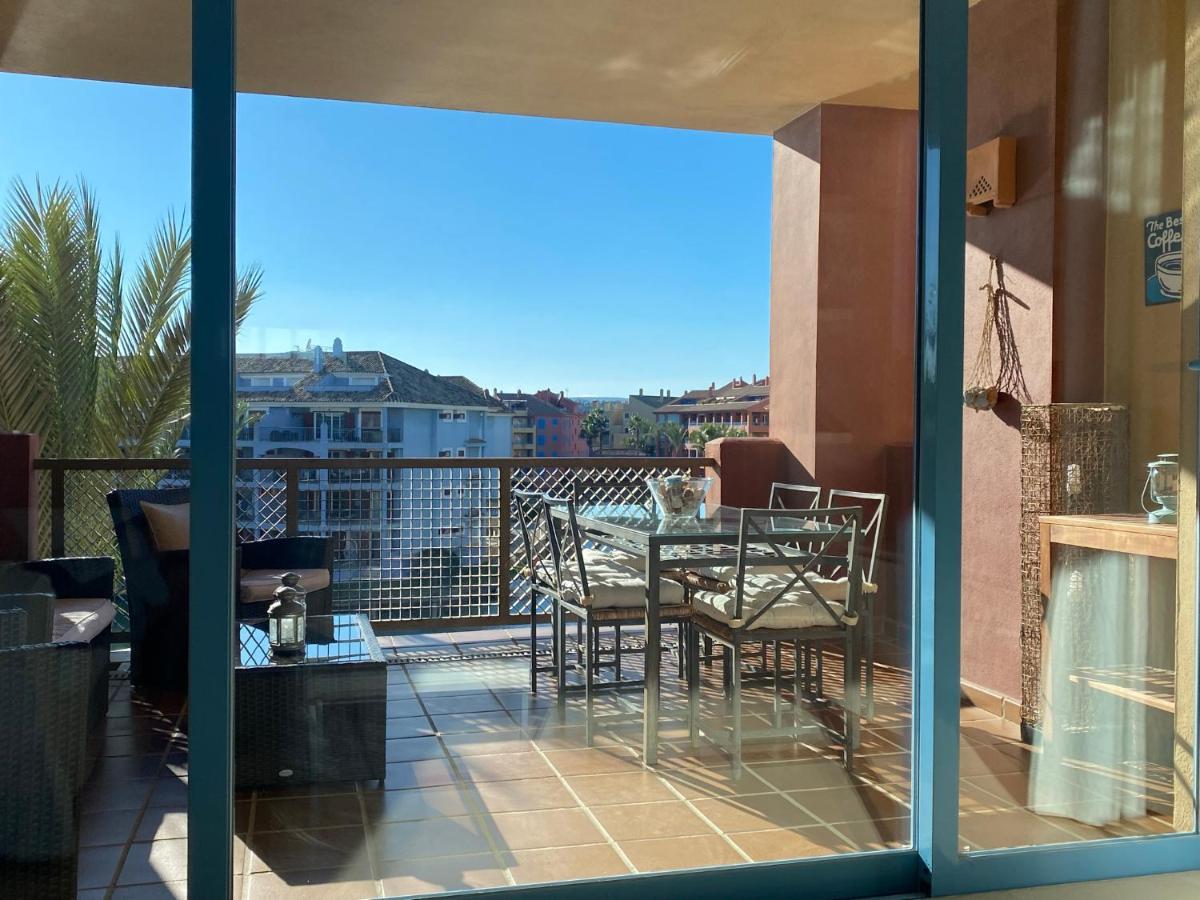 Con Terraza Sobre La Marina De Sotogrande Apartment San Roque (Andalucia)