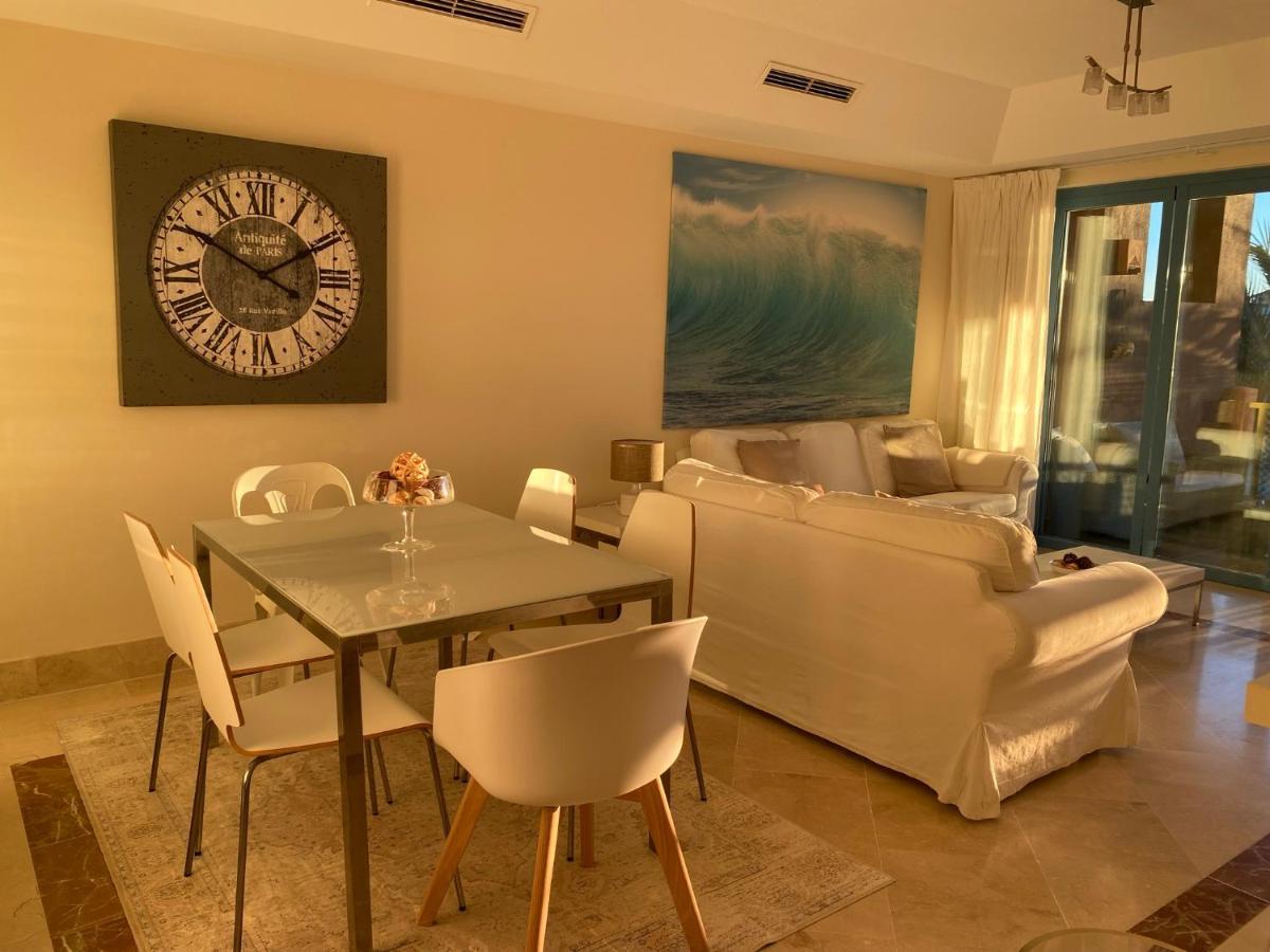 Apartment Con Terraza Sobre La Marina De Sotogrande *
