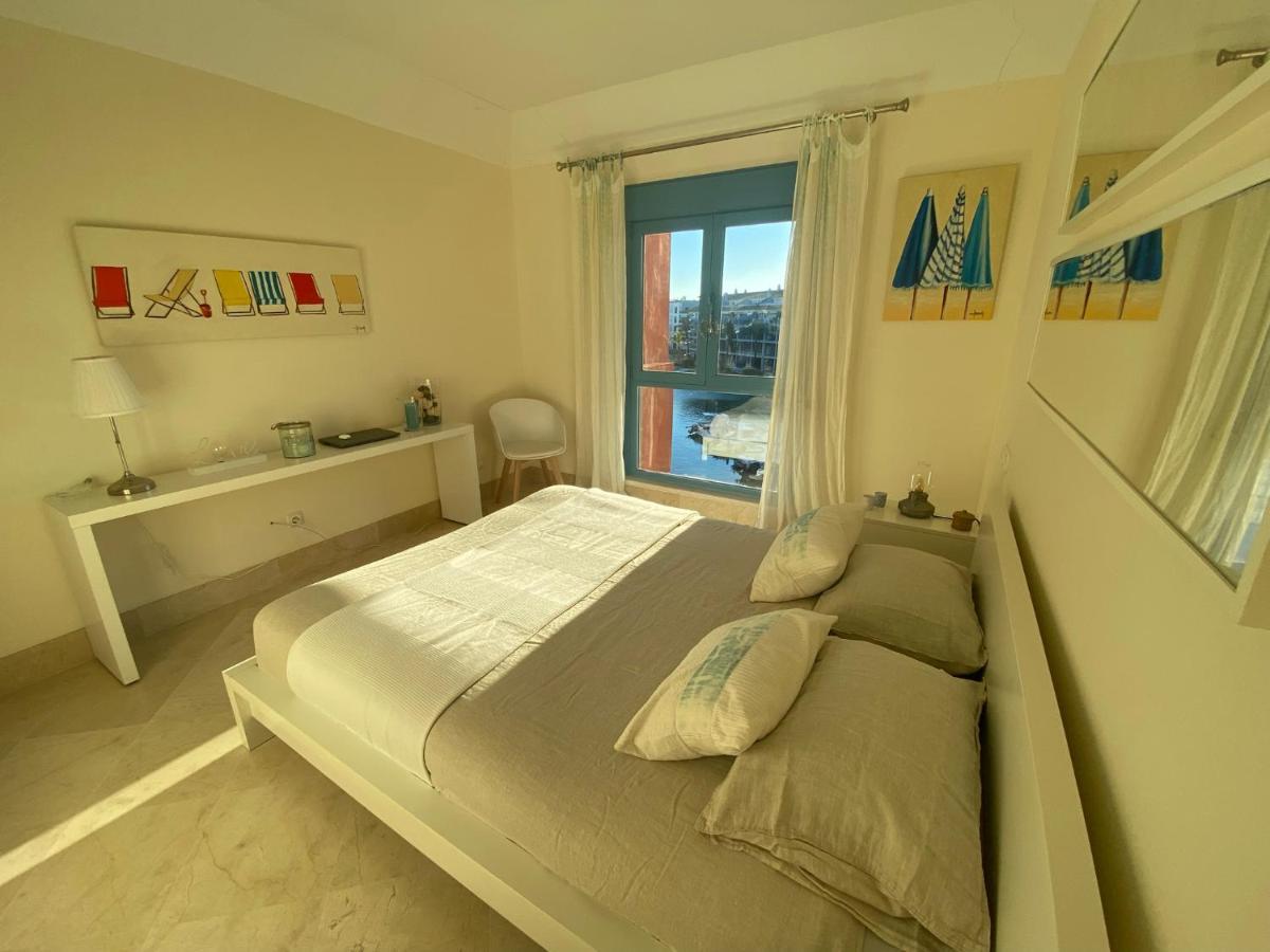 Apartment Con Terraza Sobre La Marina De Sotogrande *