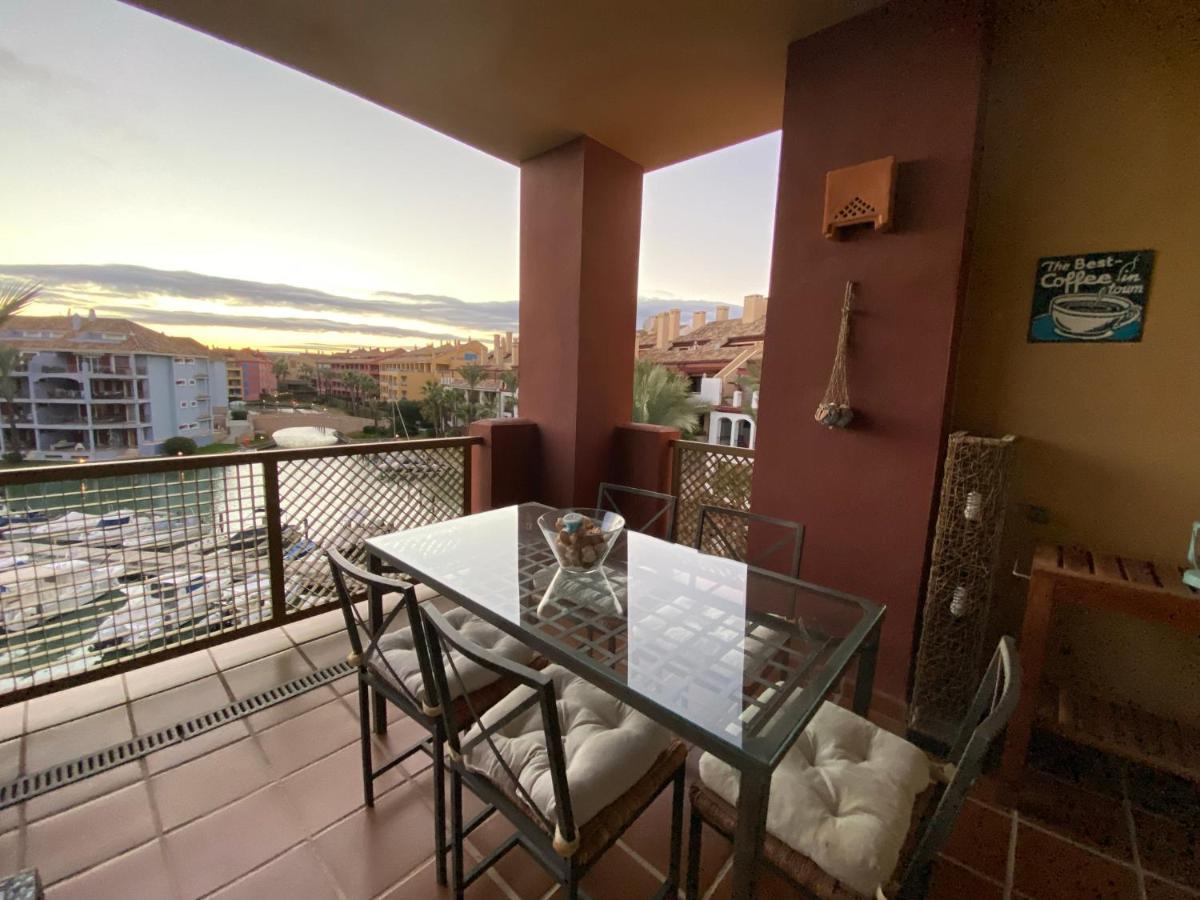 Con Terraza Sobre La Marina De Sotogrande San Roque (Andalucia)