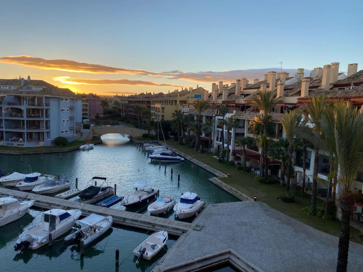 Con Terraza Sobre La Marina De Sotogrande * San Roque (Andalucia)