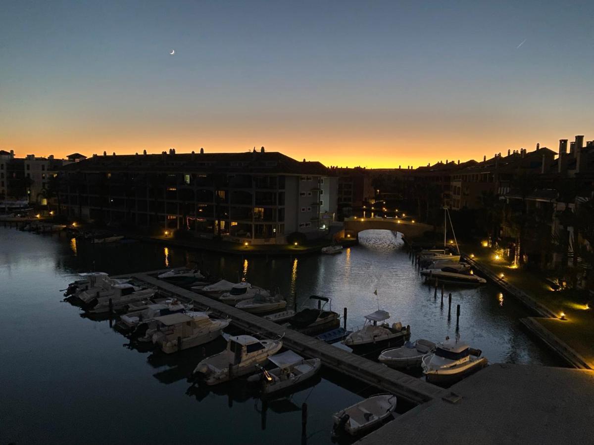 Con Terraza Sobre La Marina De Sotogrande San Roque (Andalucia)
