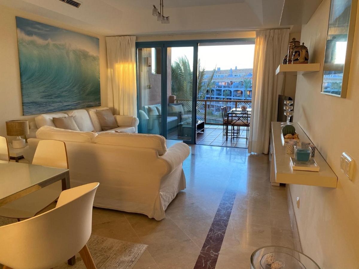 Con Terraza Sobre La Marina De Sotogrande * San Roque (Andalucia)