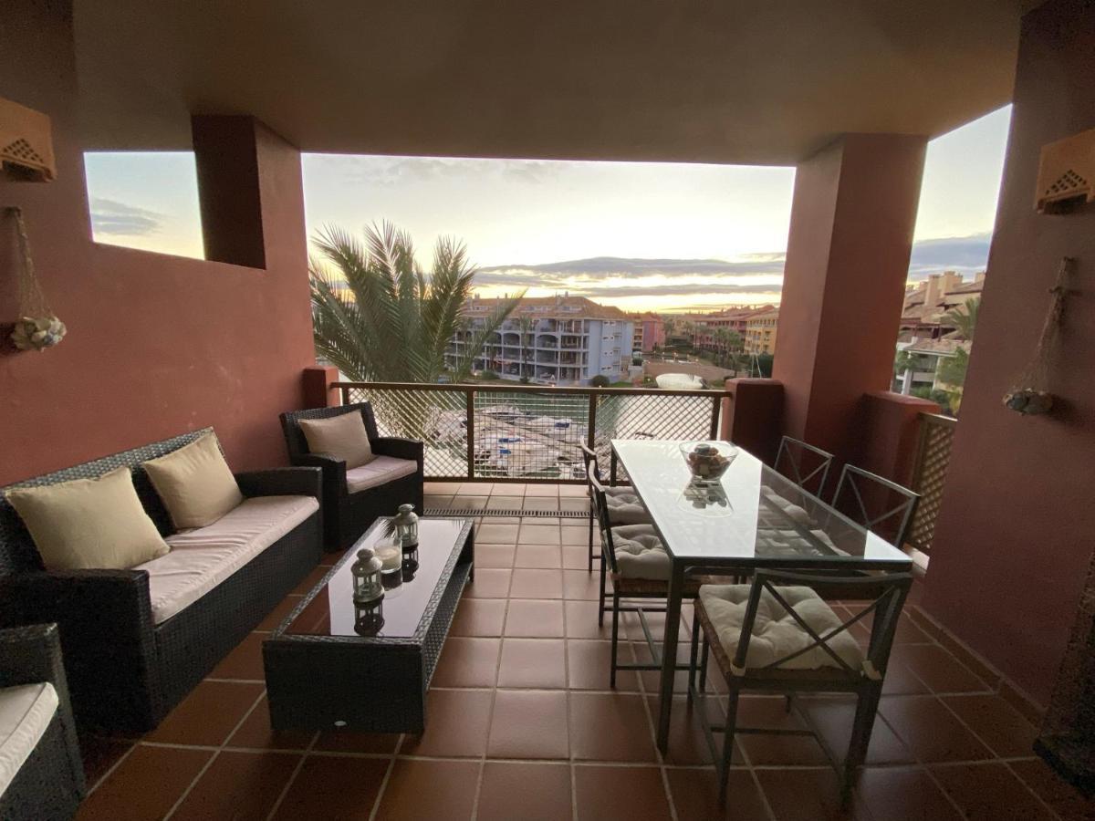 Con Terraza Sobre La Marina De Sotogrande Apartment *