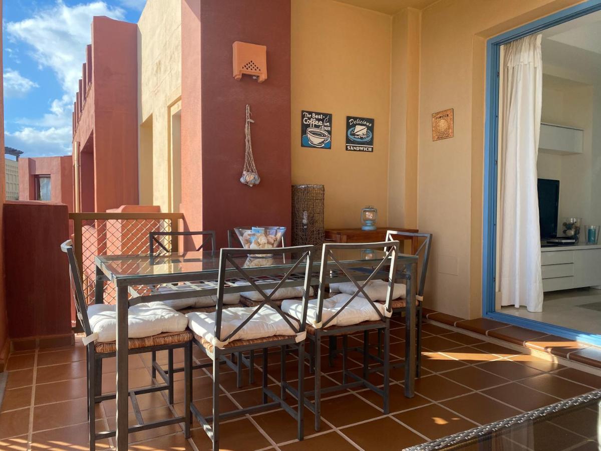 Con Terraza Sobre La Marina De Sotogrande *