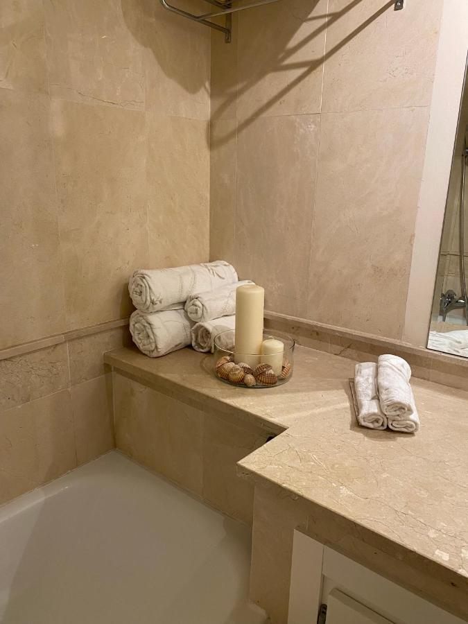 Appartamento Con Terraza Sobre La Marina De Sotogrande *